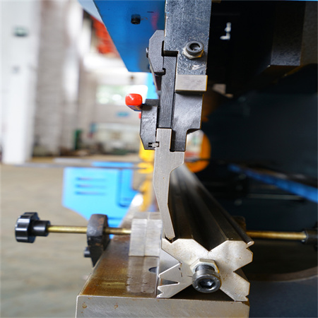 Accurl CNC Press Brake 6 ღერძი MB8-135T/3200 ლითონის ფურცლის ჰიდრავლიკური მოსახვევი მანქანა Da66T 3D კონტროლერი უკანა ლიანდაგით