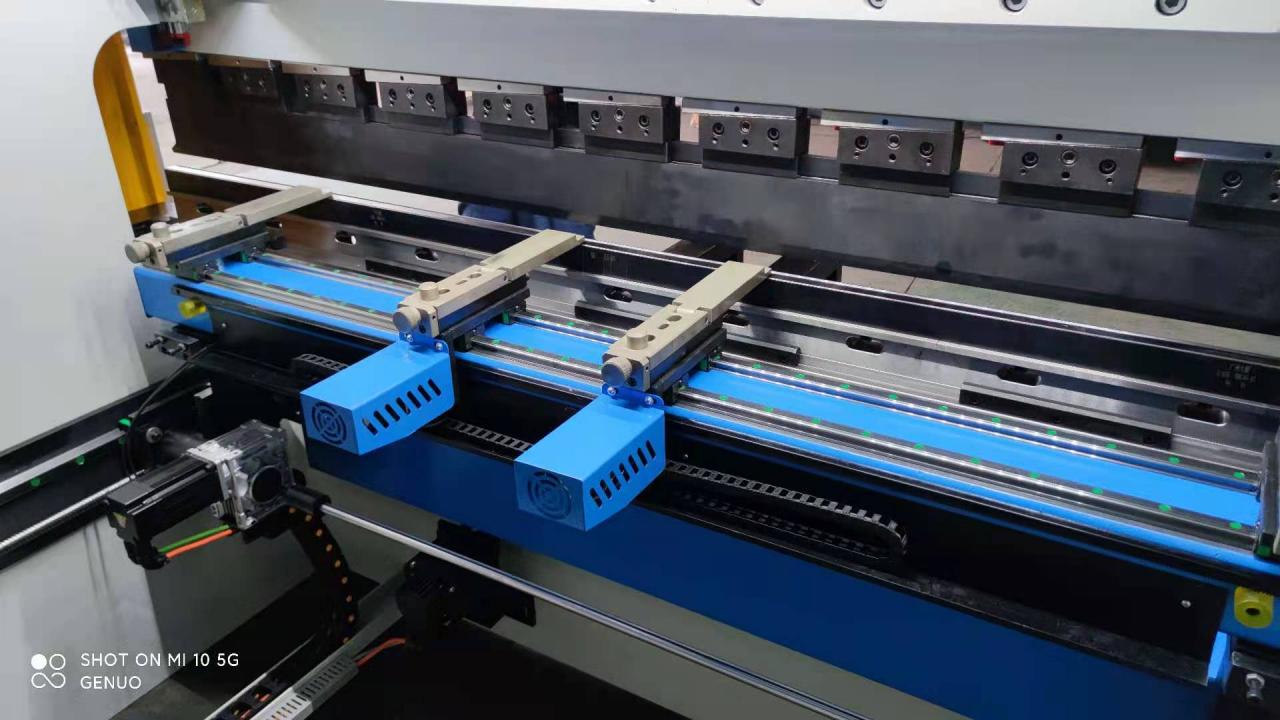 Da-66t Controller Cnc Hydraulic Press Brake ფასი 3D სენსორული ეკრანის სისტემით